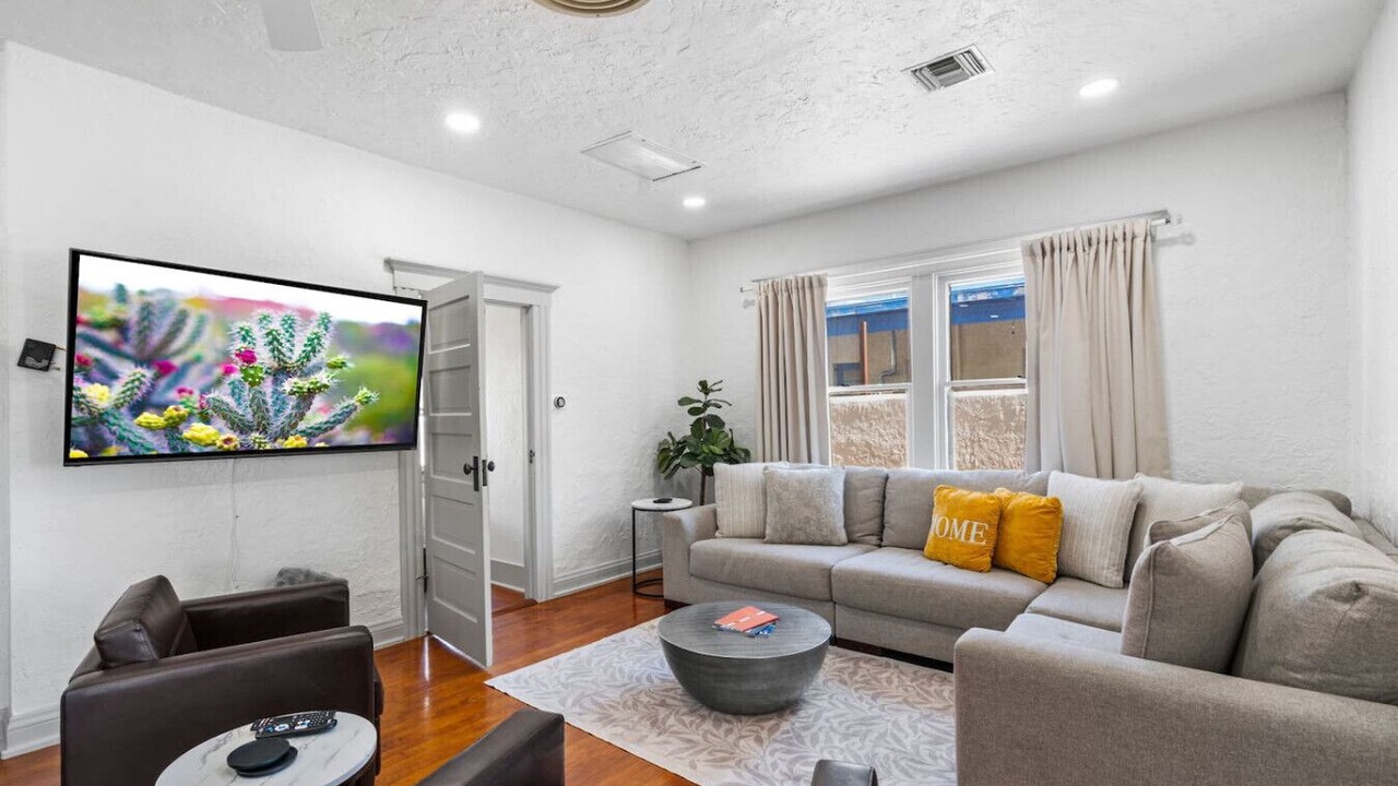Photo of Livingroom in Iron Horse Historic District