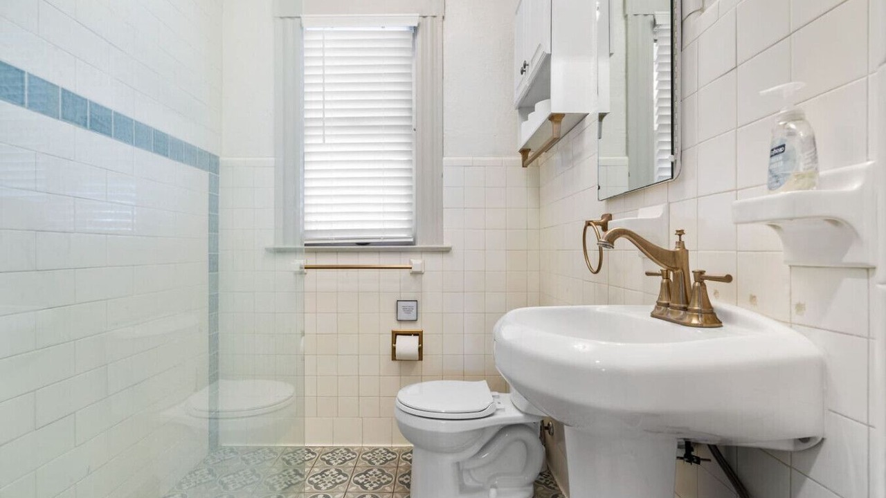 Photo of Bathroom in Iron Horse Historic District