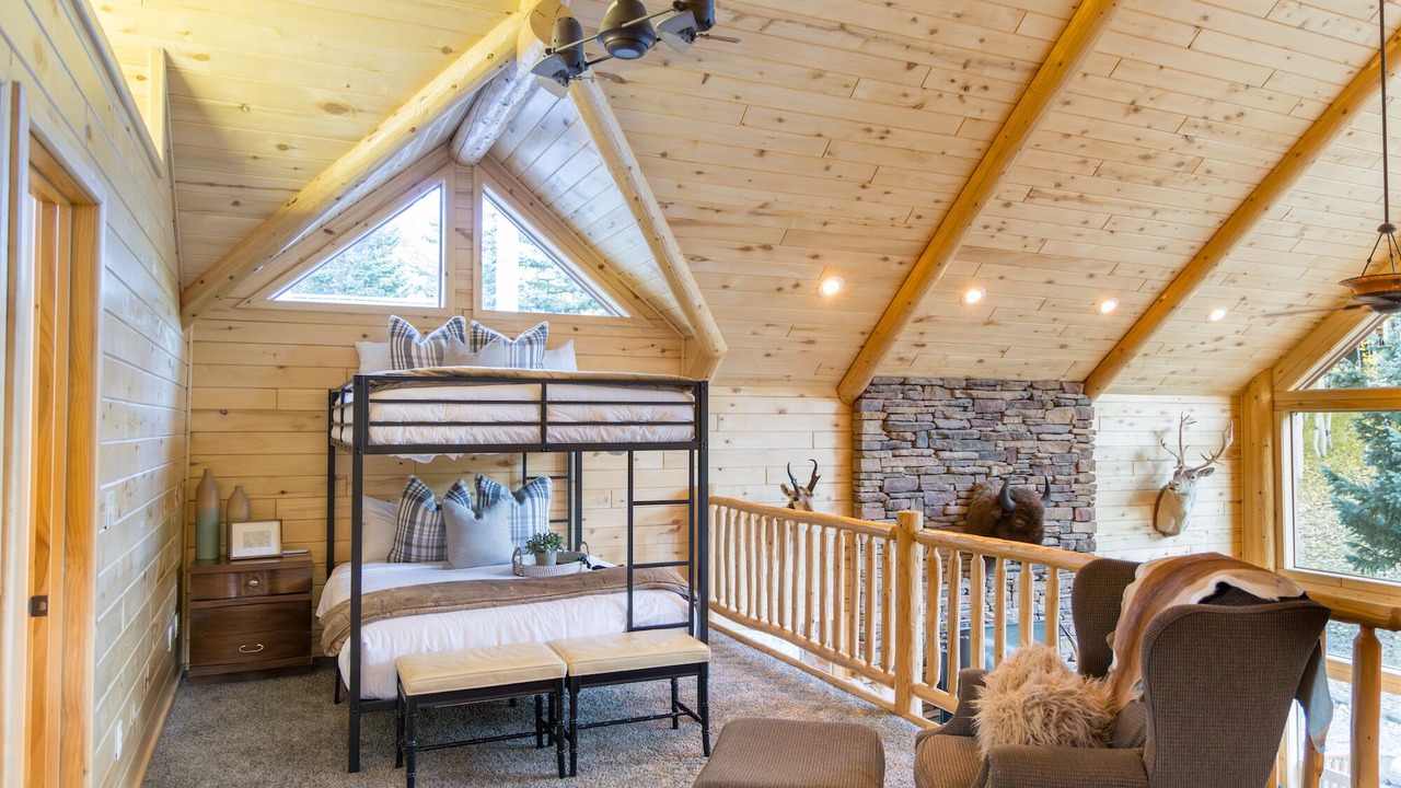 Photo of Bedroom in Mammoth Creek