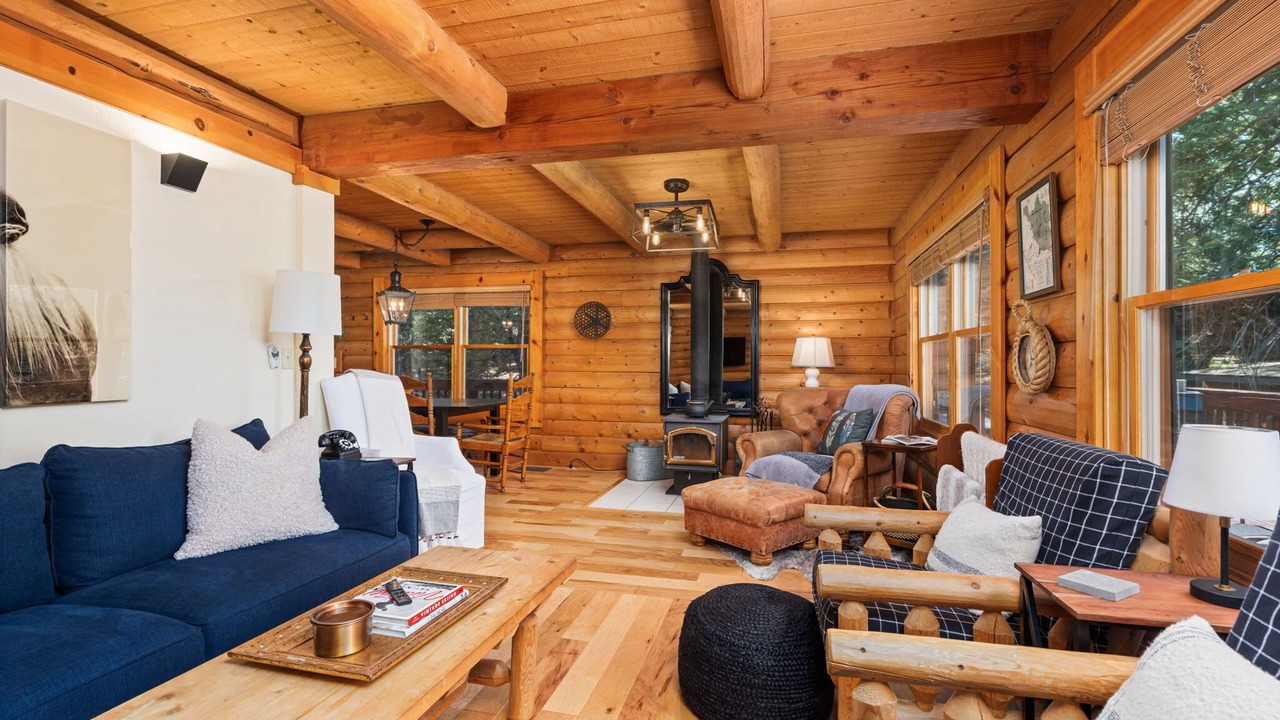 Photo of Livingroom in Shaver Lake