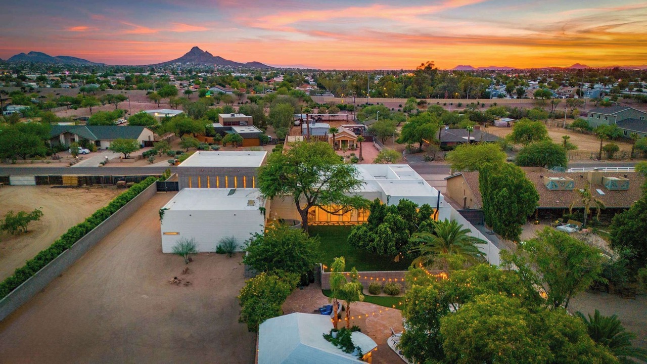 Photo of Outdoor in Paradise Valley Village