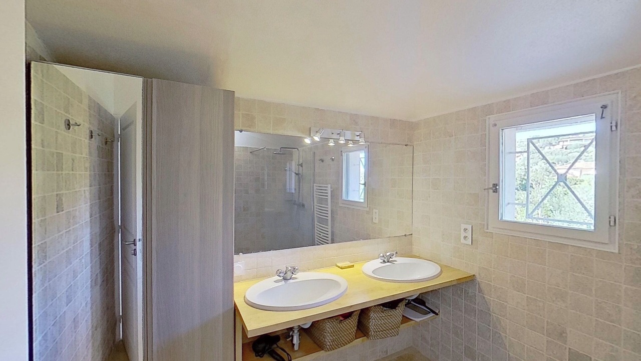 Photo of Bathroom in Cirendinu