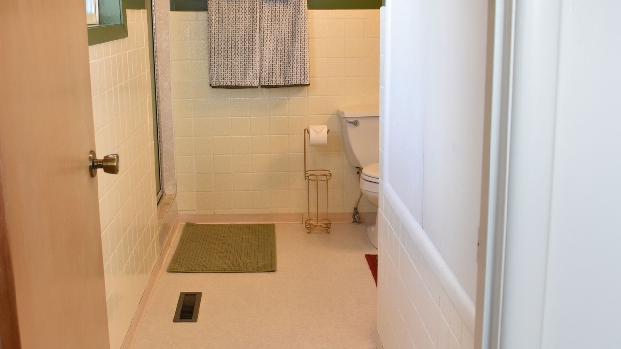 Photo of Bathroom in Garfield