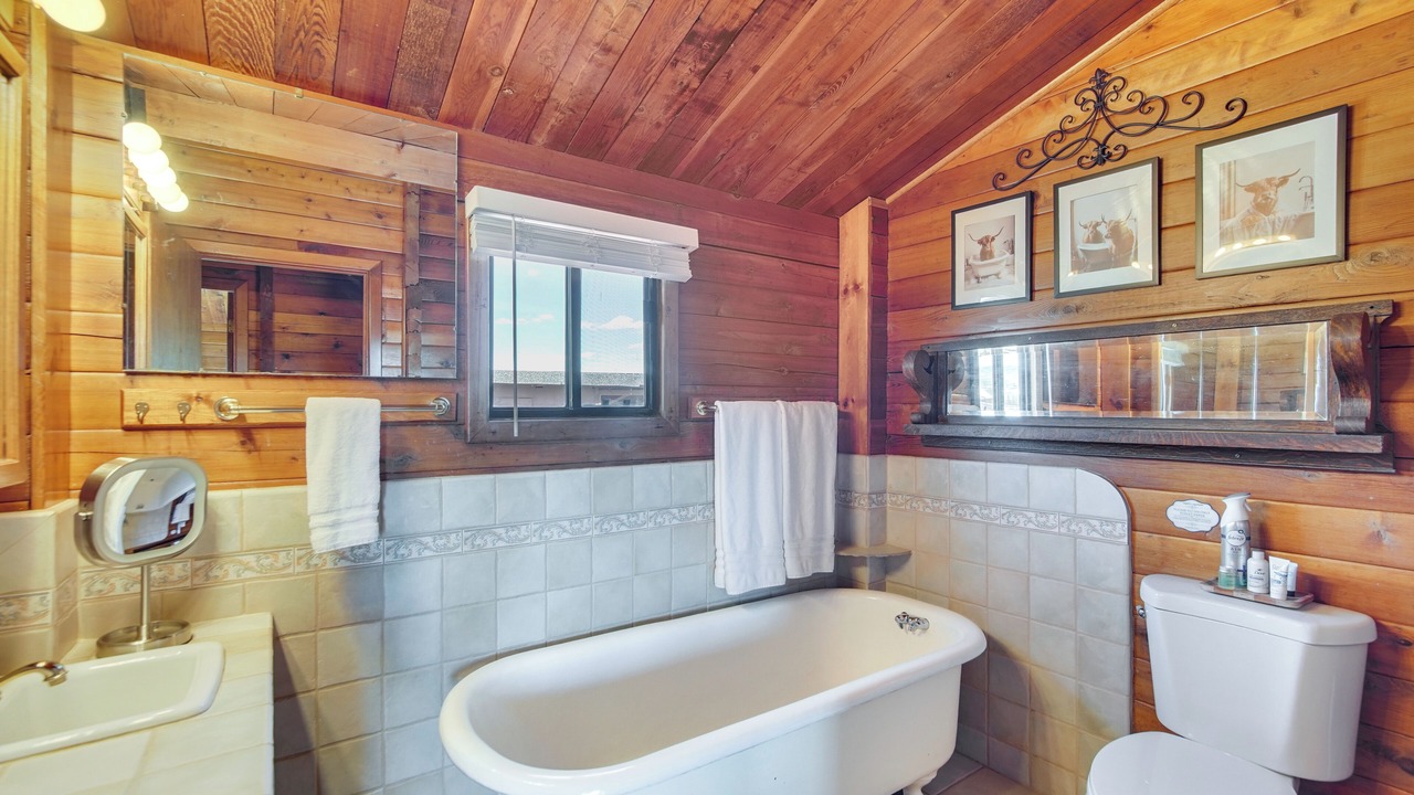 Photo of Bathroom in Koosharem