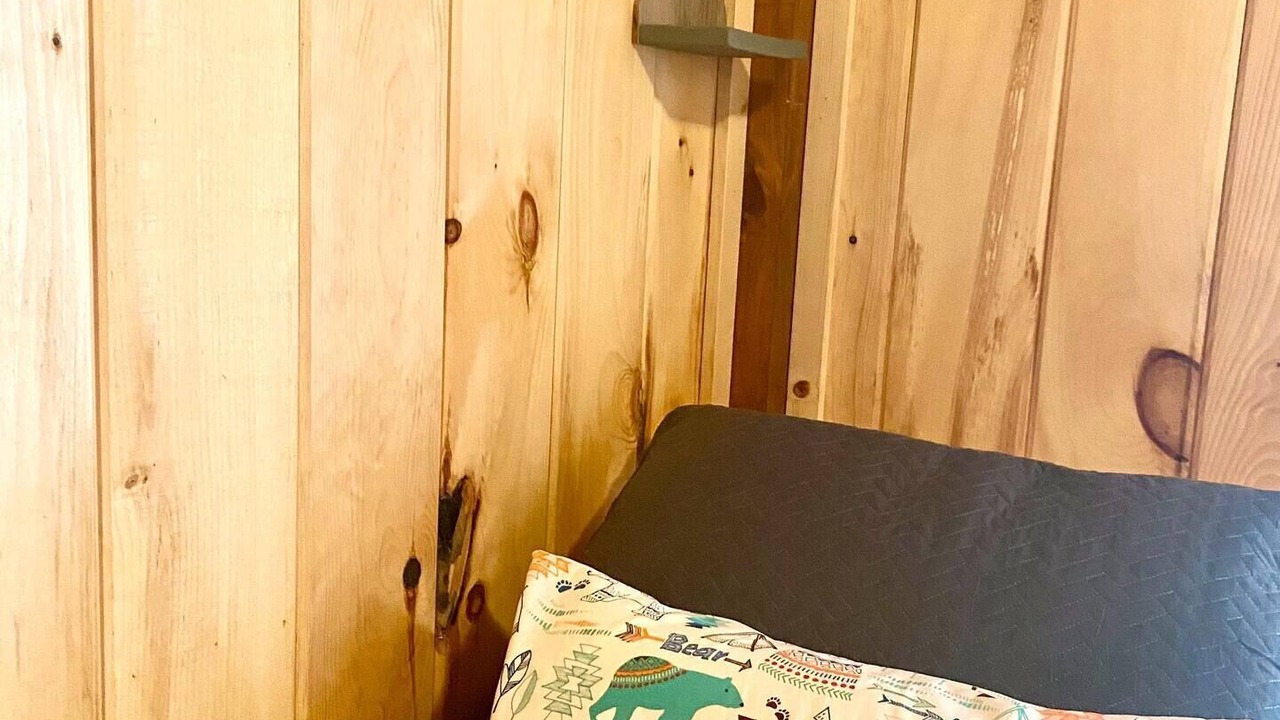 Photo of Bedroom in Frenchburg