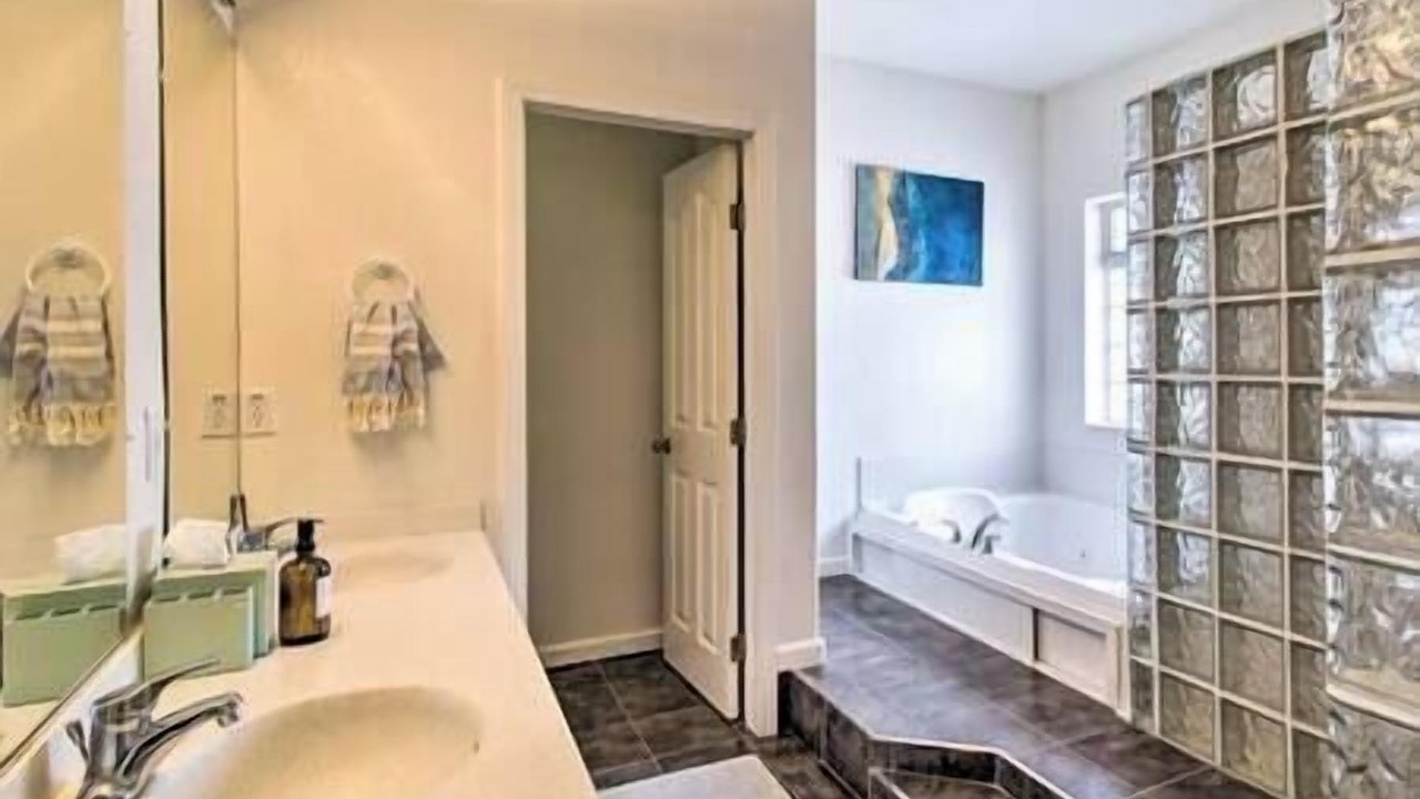 Photo of Bathroom in Lakeport