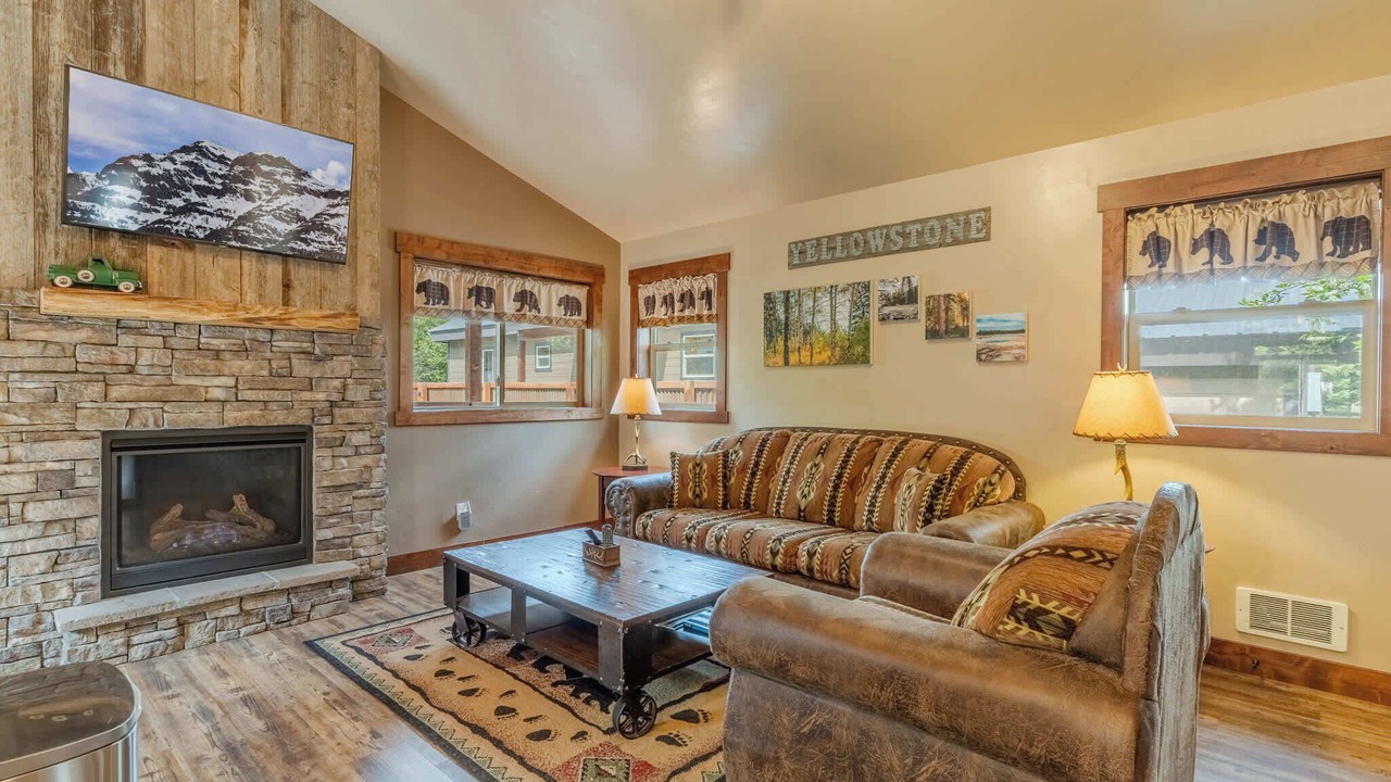 Photo of Livingroom in West Yellowstone
