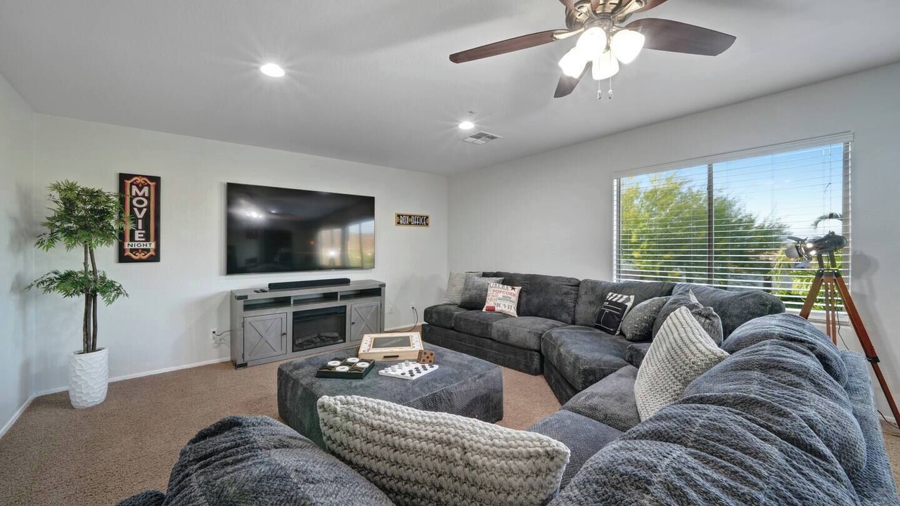 Photo of Livingroom in Pleasant Valley