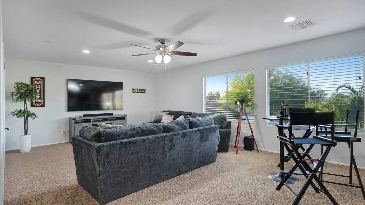 Photo of Livingroom in Pleasant Valley