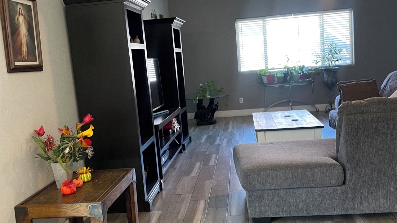 Photo of Livingroom in Dobbins Place