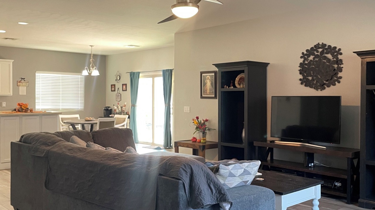 Photo of Livingroom in Dobbins Place