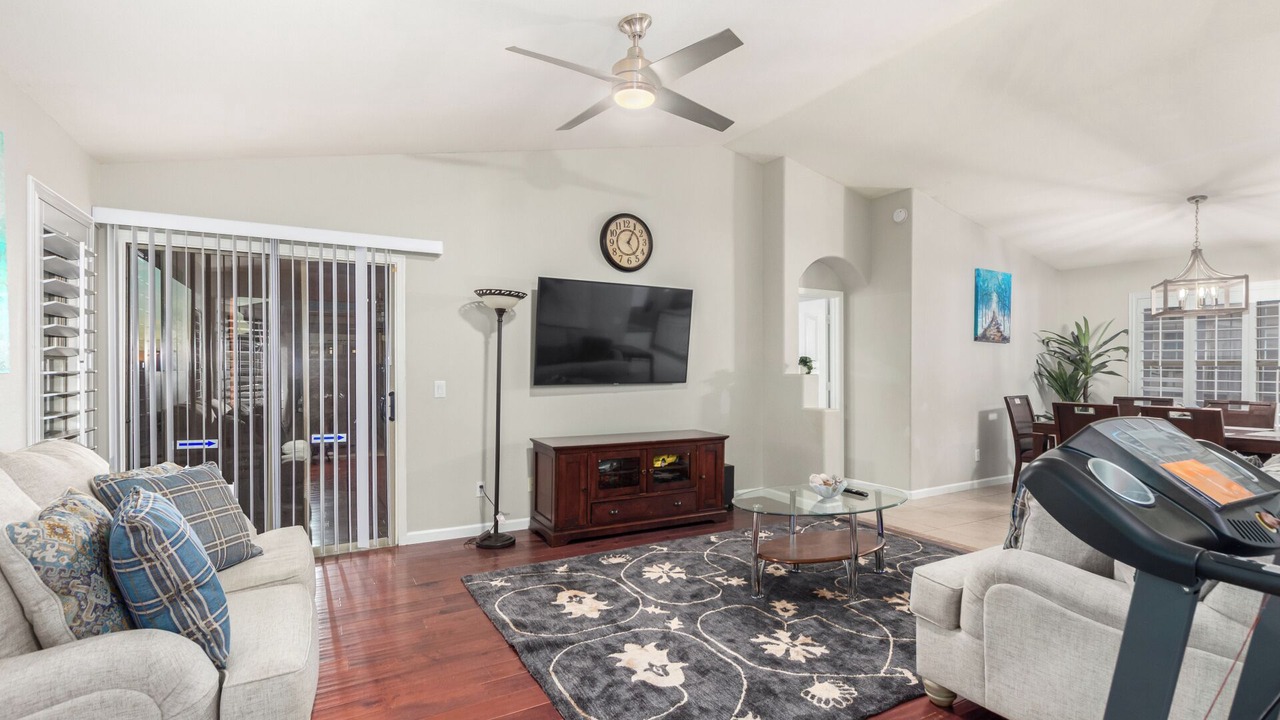 Photo of Livingroom in Desert Ridge
