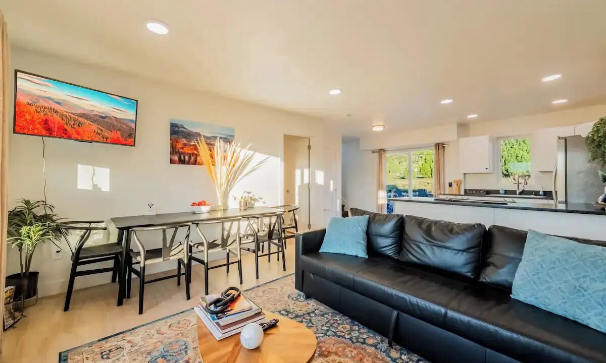 Photo of Livingroom in Alton