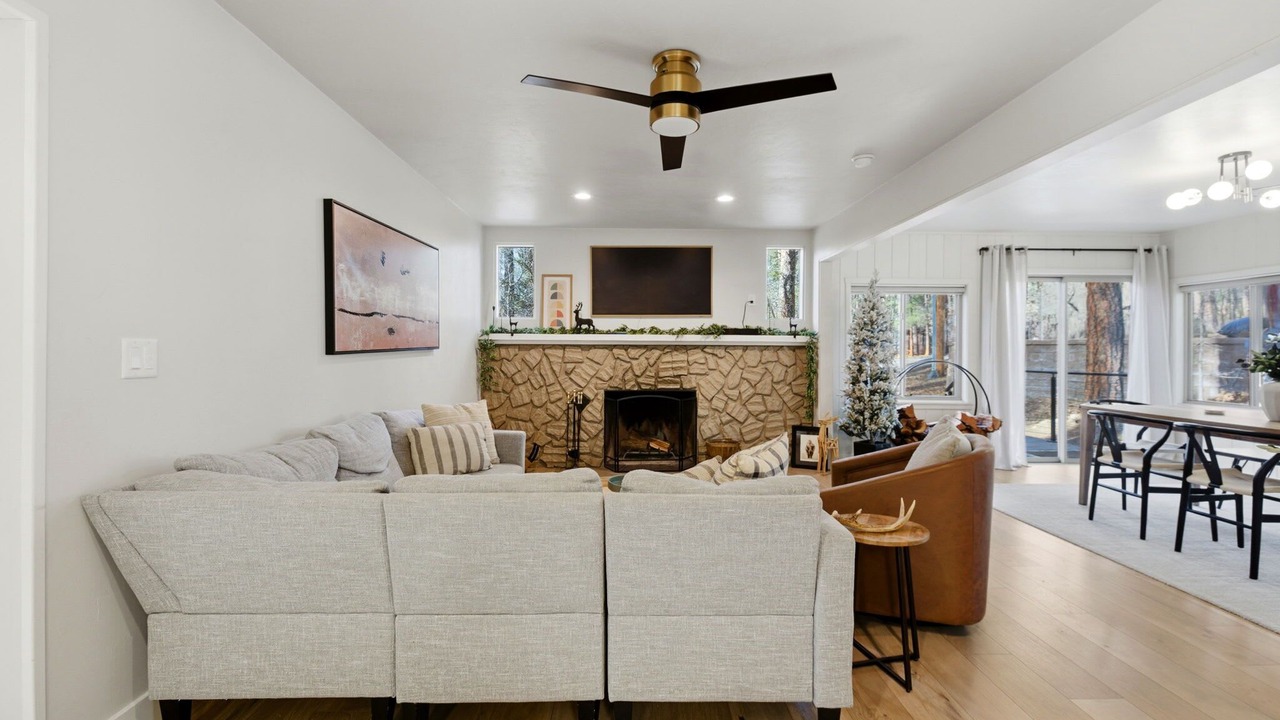 Photo of Livingroom in Groom Creek