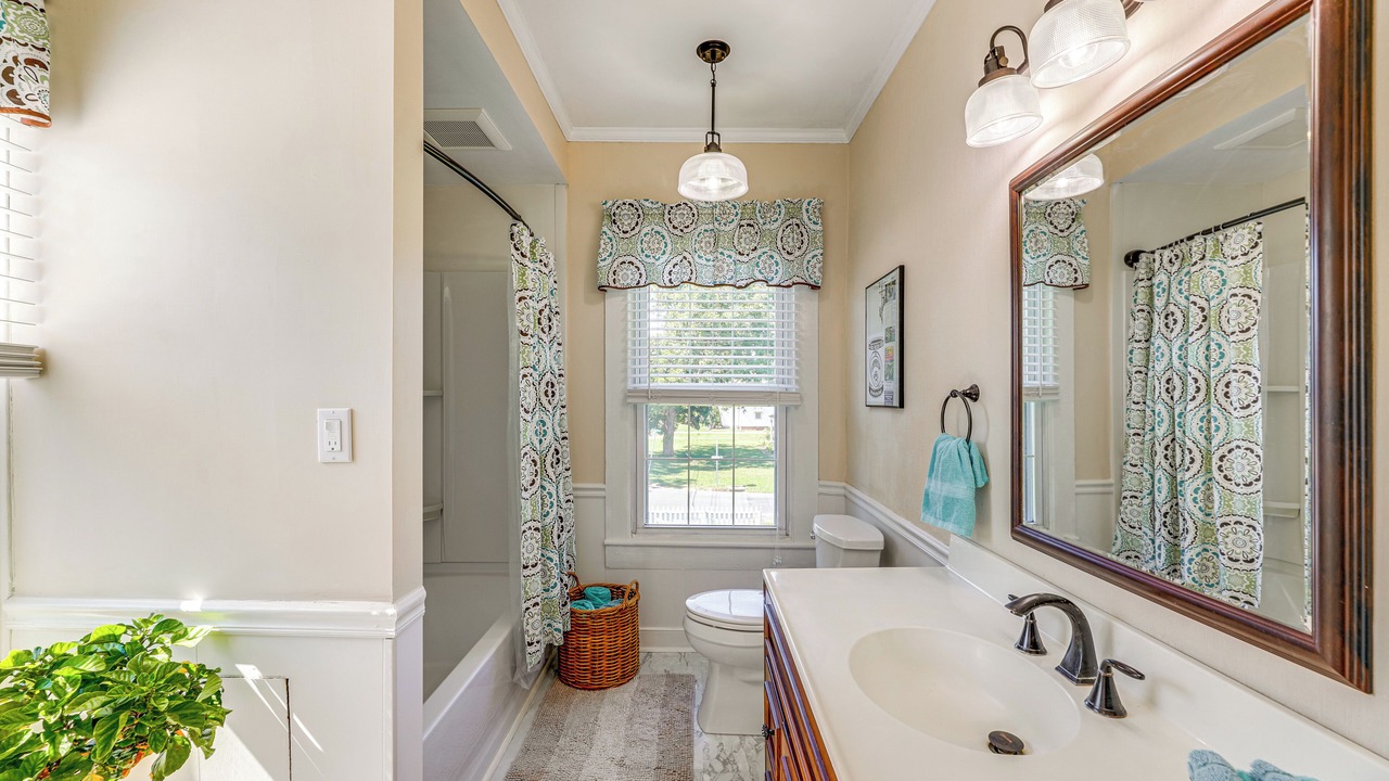 Photo of Bathroom in Willis Wharf