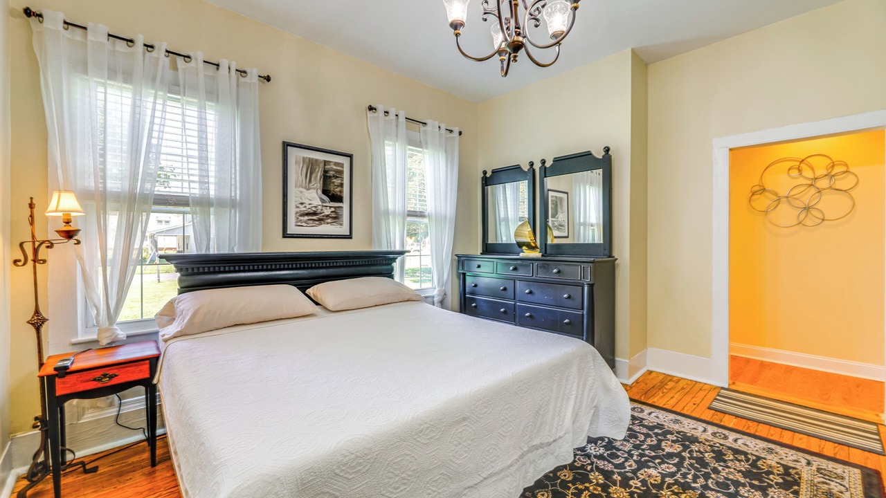 Photo of Bedroom in Willis Wharf