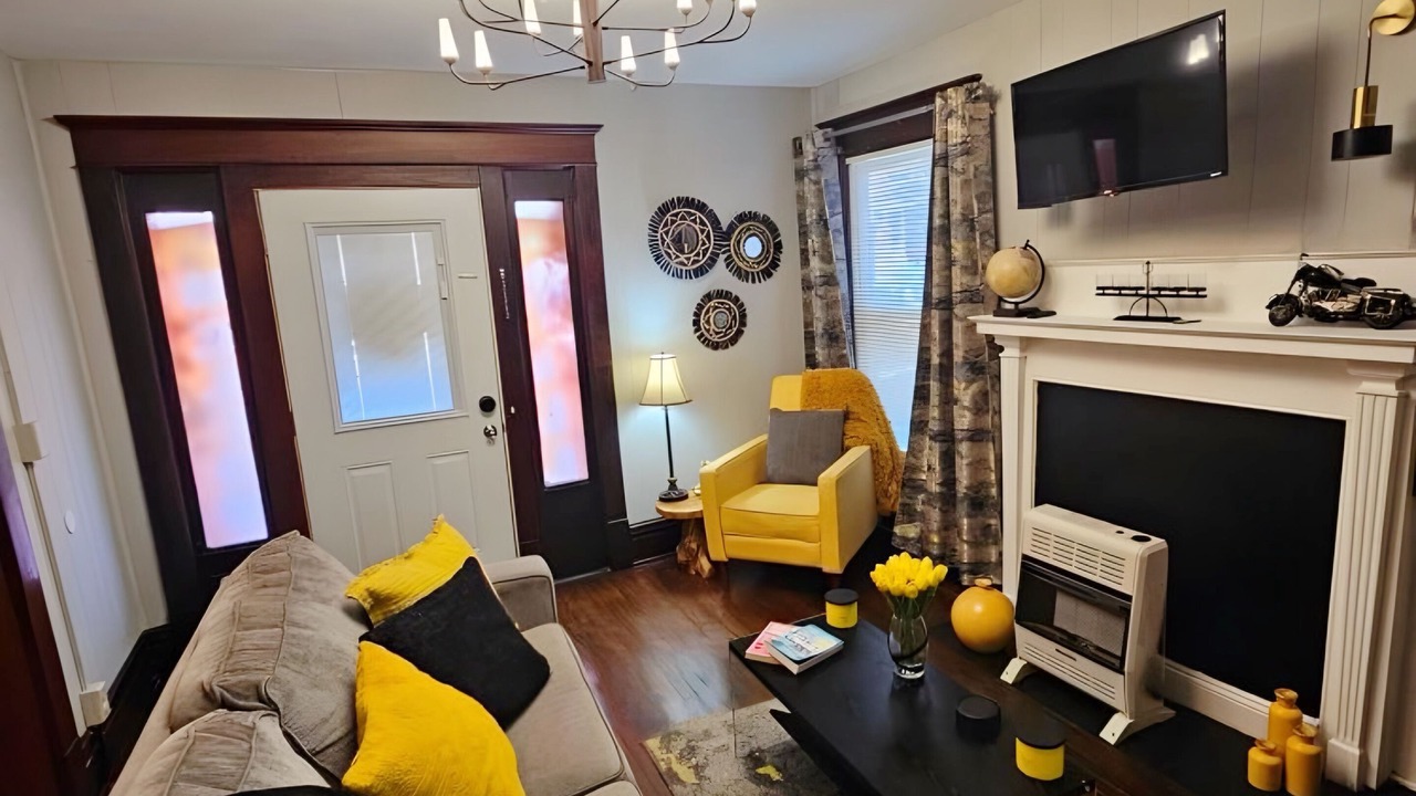 Photo of Livingroom in Huntington