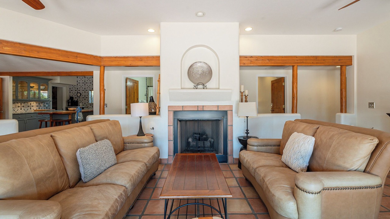 Photo of Livingroom in Blenman-Elm