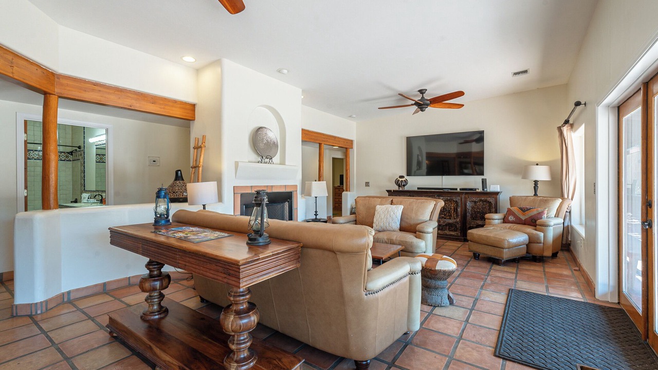 Photo of Livingroom in Blenman-Elm