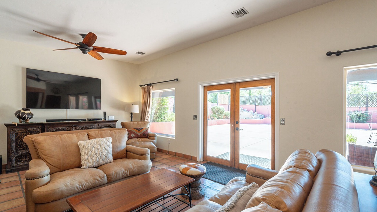 Photo of Livingroom in Blenman-Elm