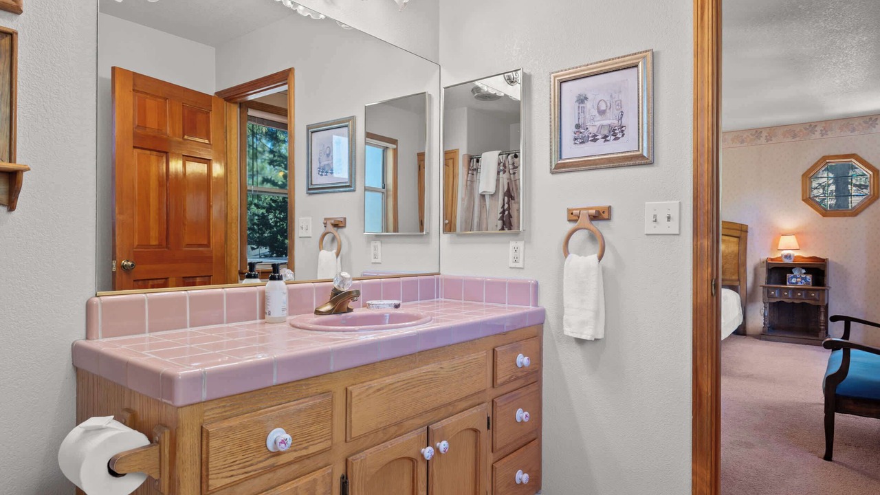 Photo of Bathroom in Peter Pan