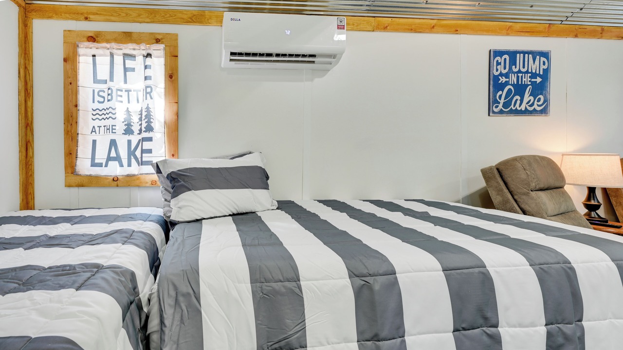 Photo of Bedroom in Austinville