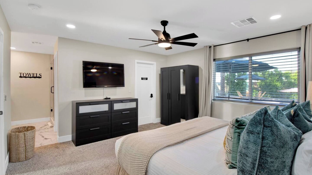 Photo of Bedroom in Paradise Valley Village