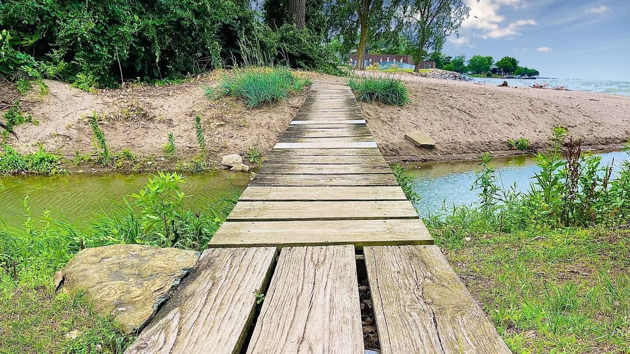 Photo of Others in Huron