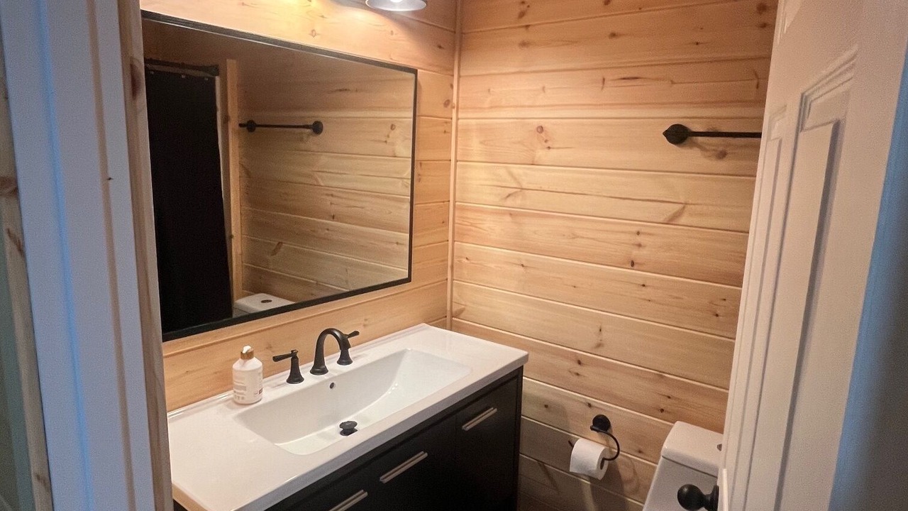 Photo of Bathroom in Kelleys Island