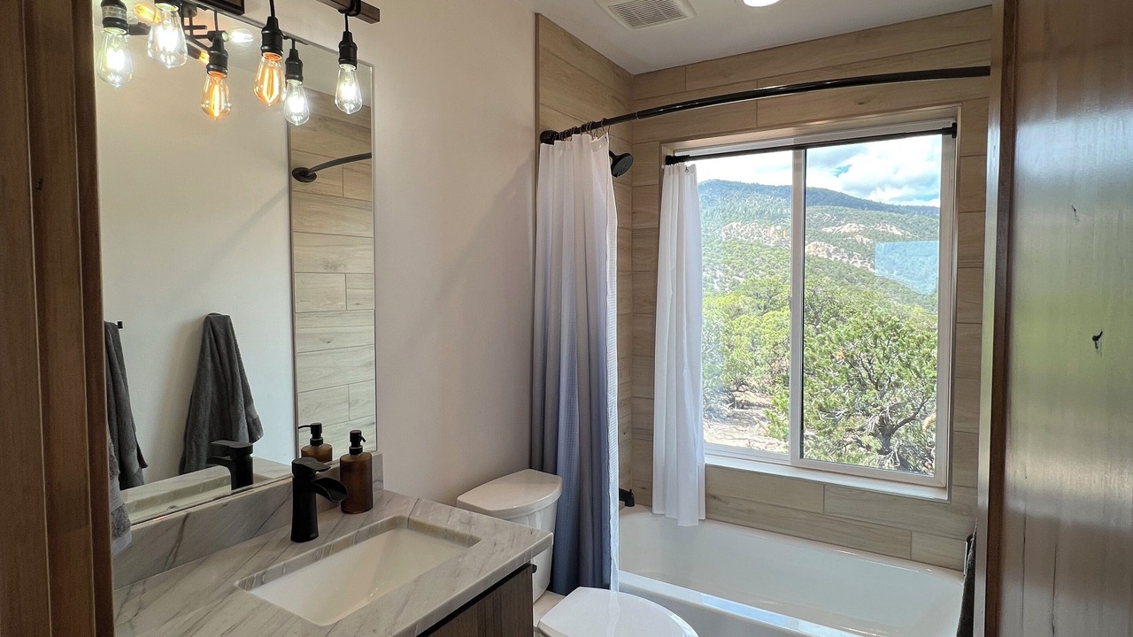 Photo of Bathroom in Teasdale