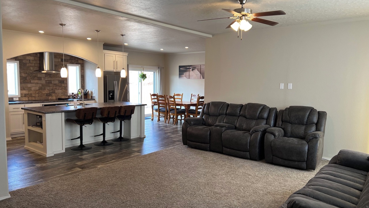 Photo of Livingroom in Torrey