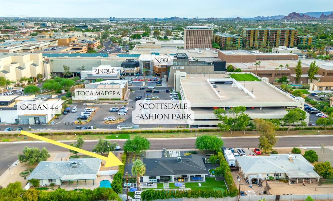 Photo of Others in Fashion Square