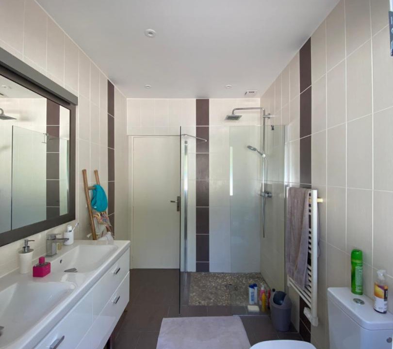 Photo of Bathroom in Peri