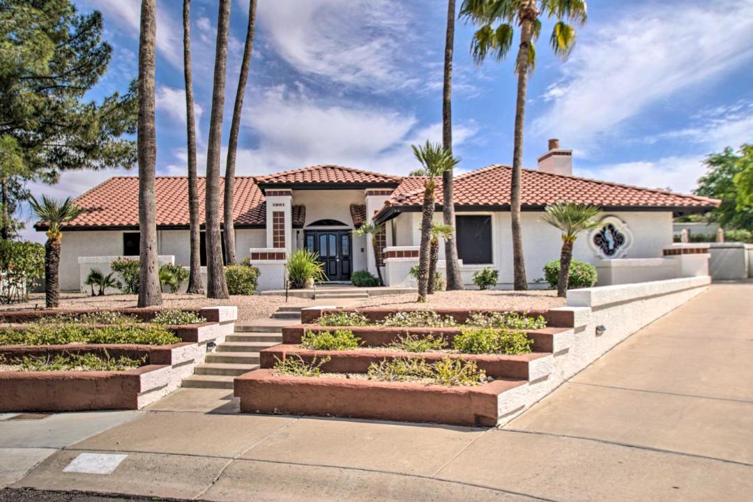 Photo of Buildings in Paradise Valley Village