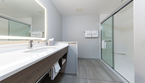 Standard Room, 2 Queen Beds, Accessible Bathtub (Mobility)