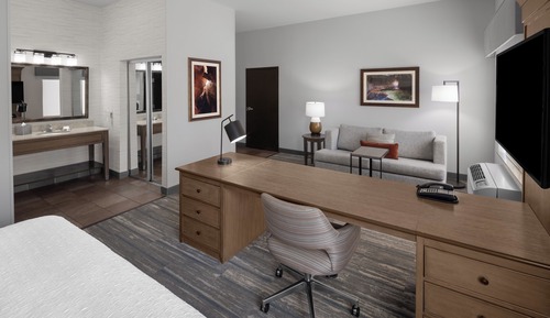 Suite, 1 King Bed, Accessible, Non Smoking