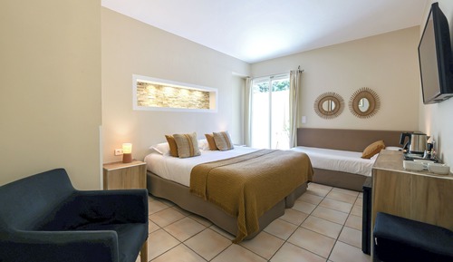 Comfort Triple Room (Patio)