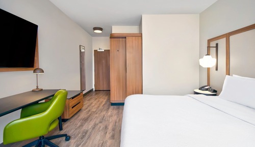 Room, 1 King Bed, Accessible Bathtub
