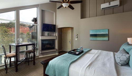 Creekside King Room 12