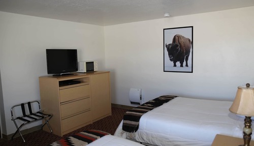 1 Queen Bed, Sleeps 2