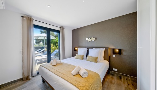 House - 8 people - 4 bedrooms - Air conditioned - 4m private swimming pool - Terrace