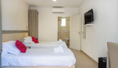 Basic Twin Room, Accessible