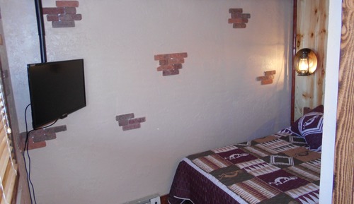 Standard Room, 1 Double Bed, Annex Building Across the Street (No Phones)