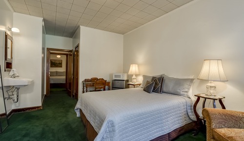 Suite, 2 Bedrooms, Private Bathroom, Mountain View