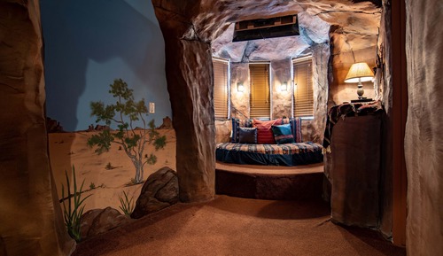 Room (Red Rock Canyon)