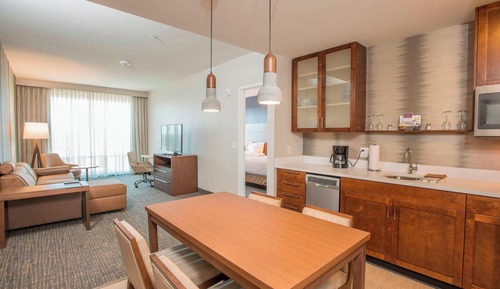 Suite, 1 Bedroom (Mobility/Hearing Access, Roll-In Shwr)