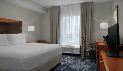 Room, 1 King Bed, Roll-in Shower