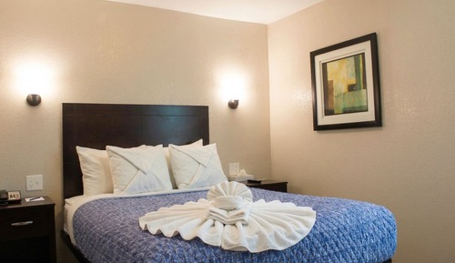 Deluxe Room, 1 Queen Bed with Sofa bed, Hot Tub
