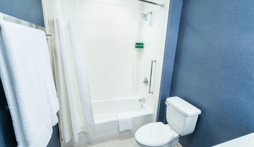 Suite, Multiple Beds (Mobility/Hearing Accessible, Tub)