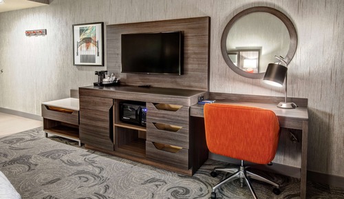 Room, 1 King Bed, Refrigerator & Microwave